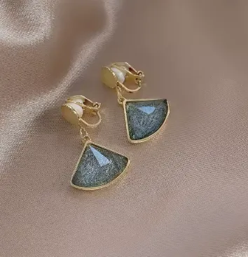 08-67 - Fan Crystal Clip Earrings