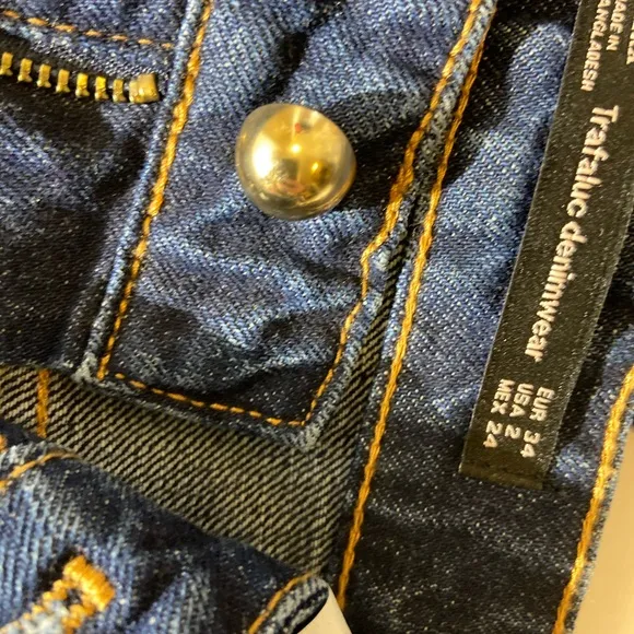 2 🔖 ZARA Trafaluc Denim Wear Floral Cigarette  Embroidered Raw Hem Jeans