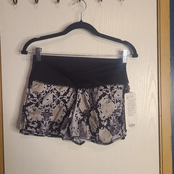 214 NWT Lululemon Women's Black and Gray Snake Print Shorts