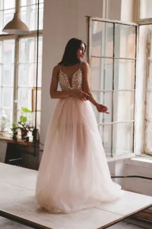 A-Line Spaghetti Straps Split Beaded Sleeveless Tulle Wedding Dress with Appliques OHD116