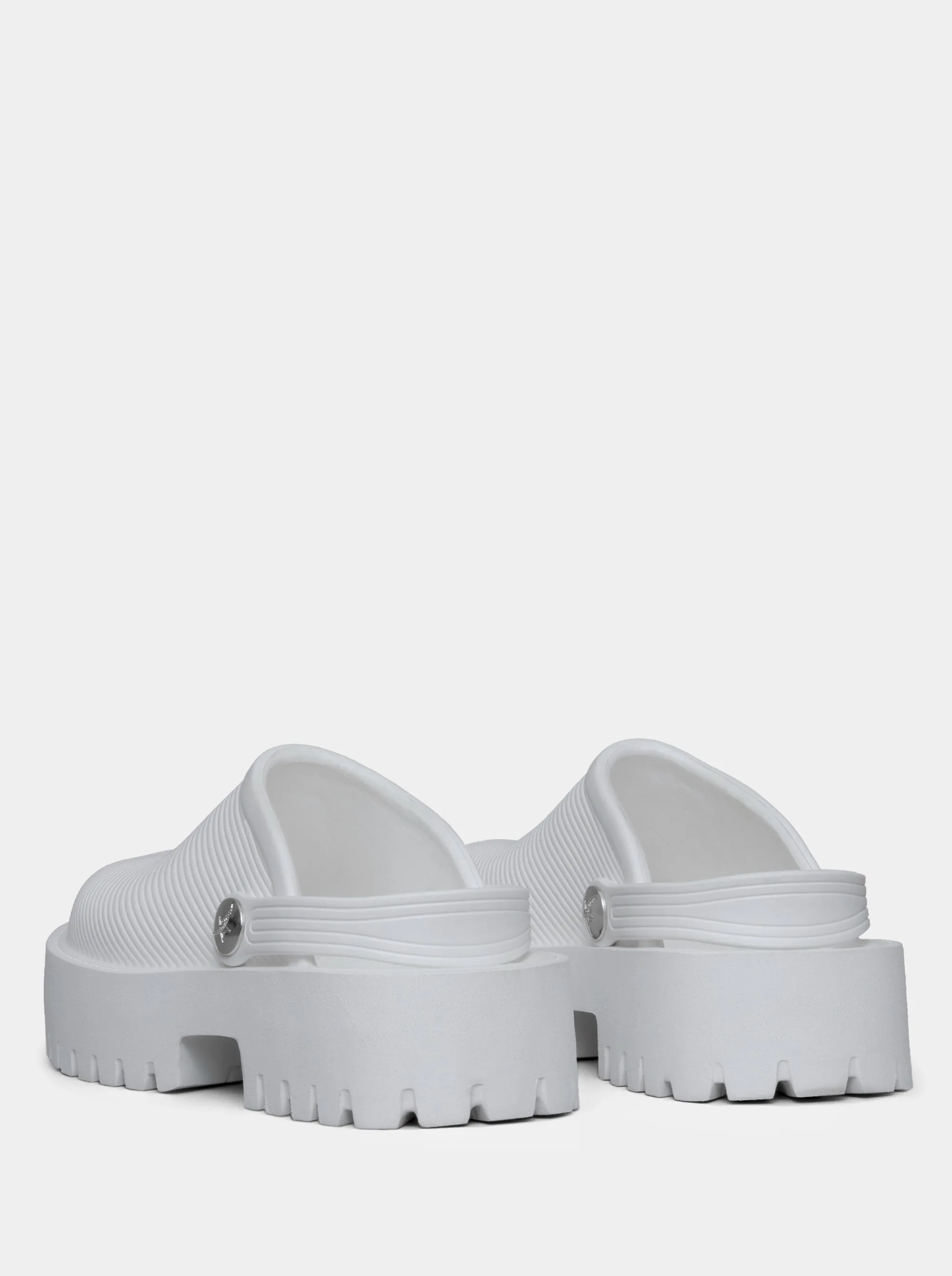COSMOS WHITE SLIPPERS