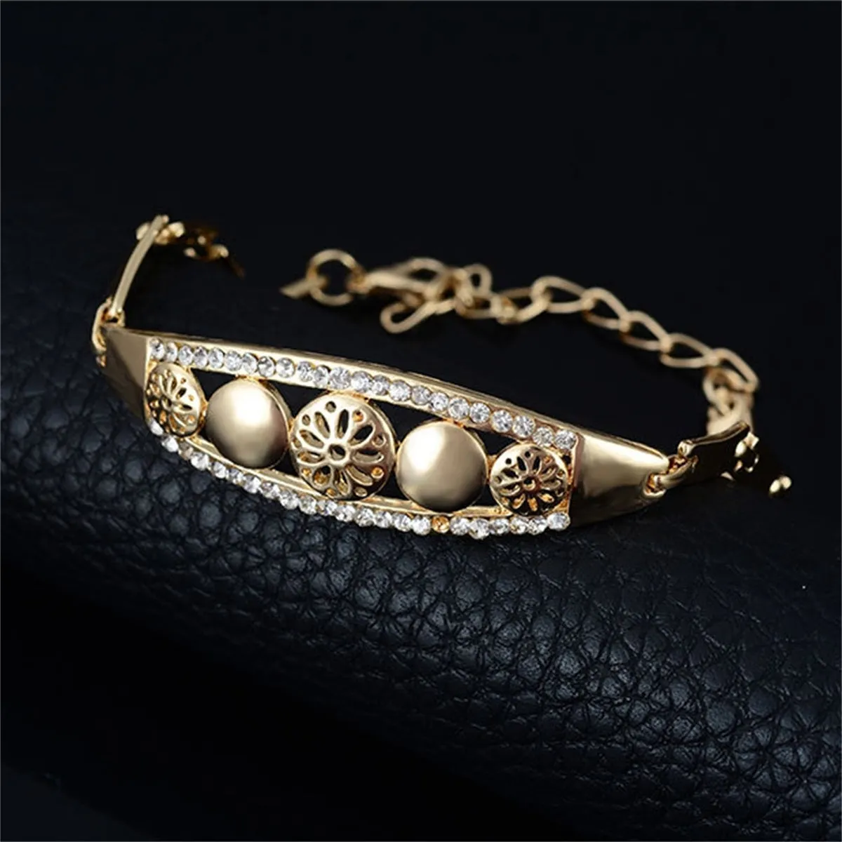 Cubic Zirconia & 18K Gold-Plated Round Flower Necklace Set