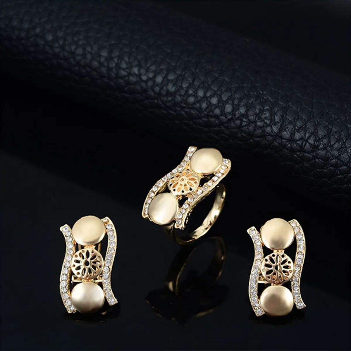 Cubic Zirconia & 18K Gold-Plated Round Flower Necklace Set