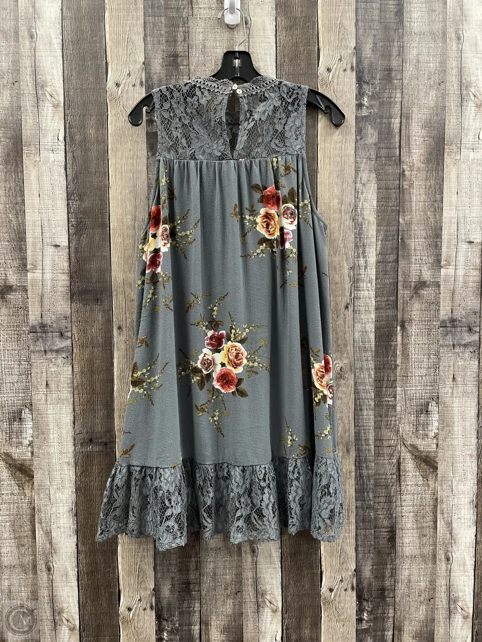 Dress Casual Short By Entro  Size: L