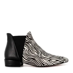 EVELYN - WHITE ZEBRA BLACK PONY