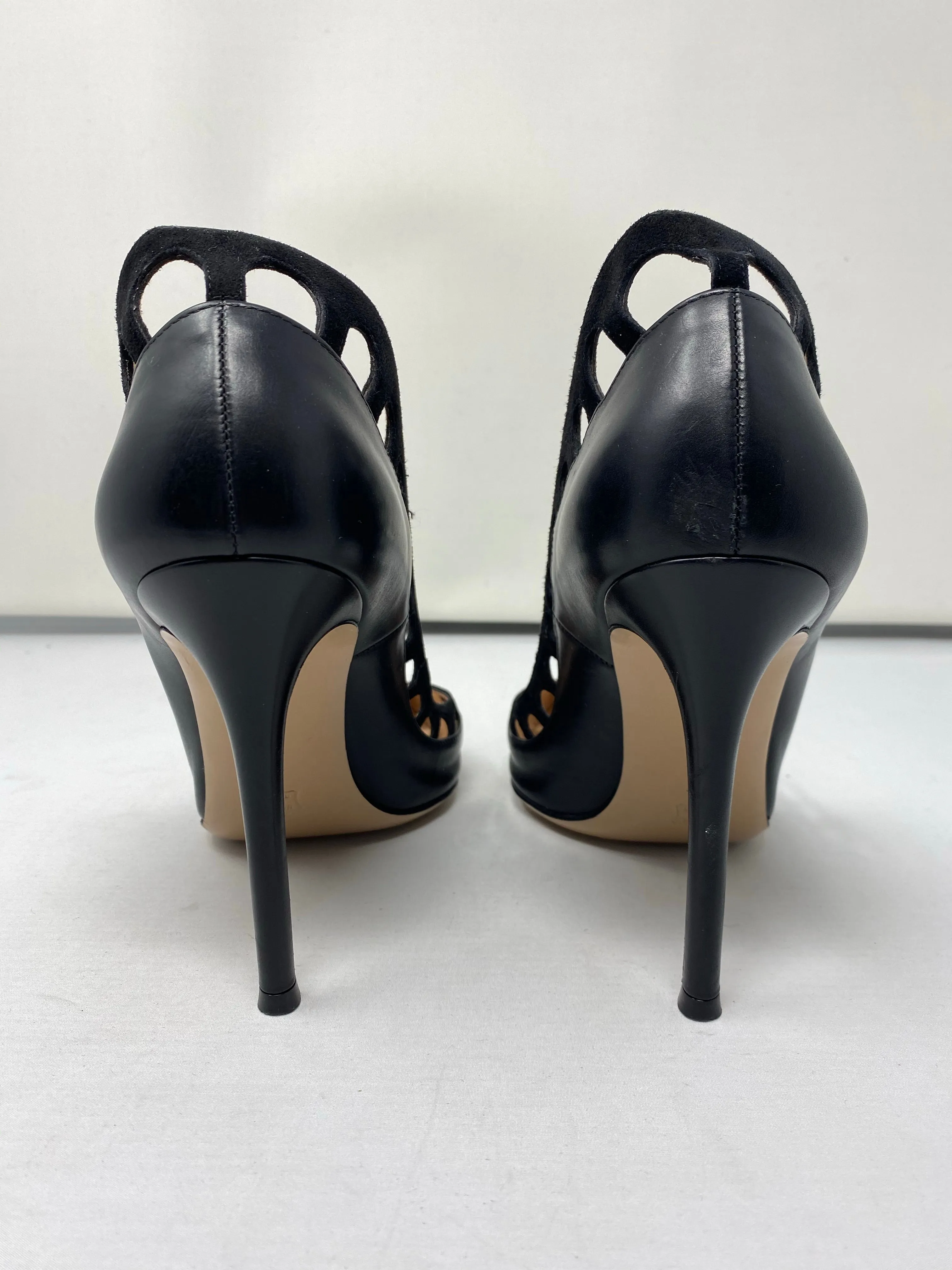 Gianvito Rossi Black Leather Pointed Toe pumps with Back Suede Trim