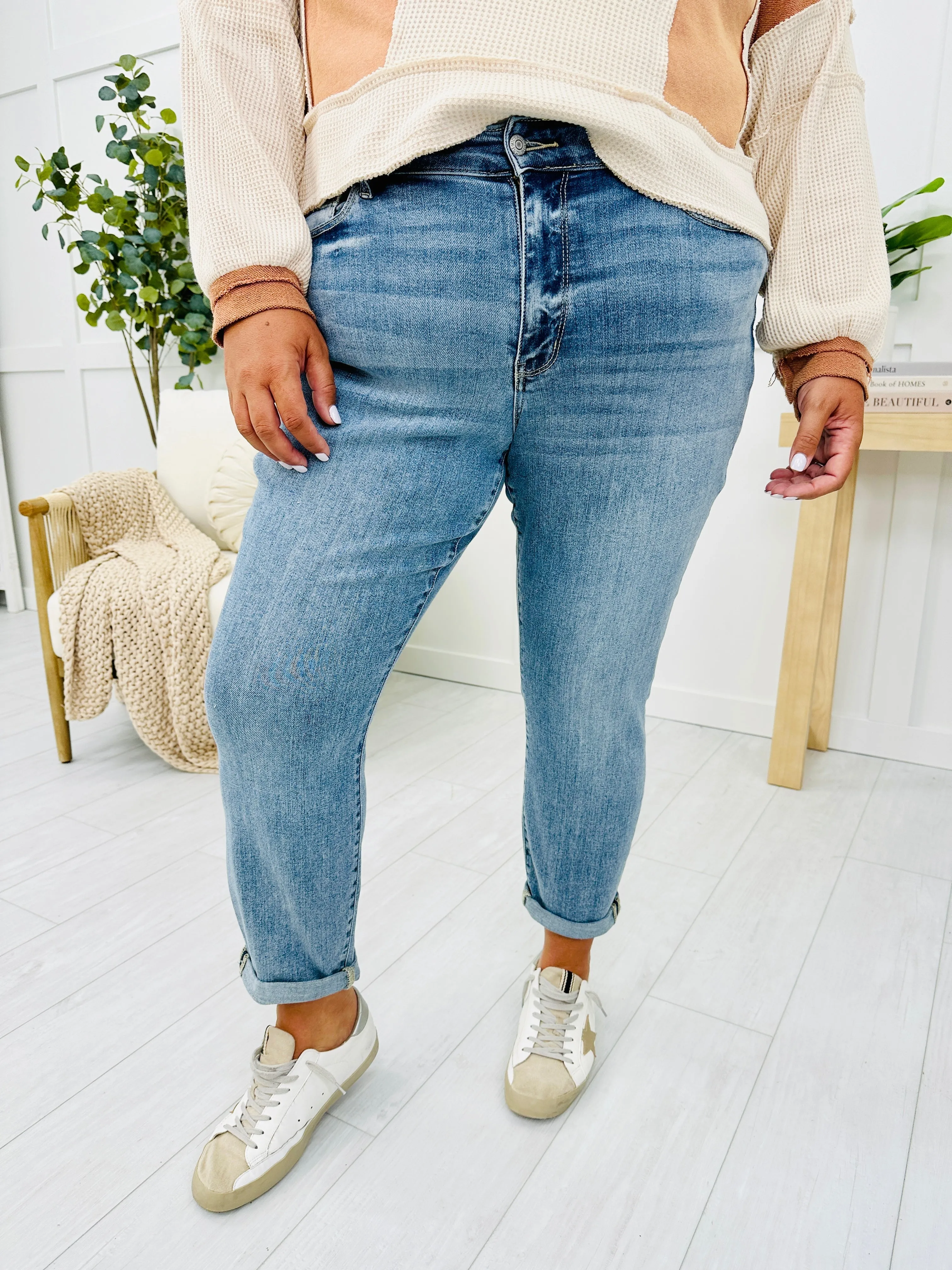Gwendolin™ | Mid Rise Classic Style Plus Size Washed Denim