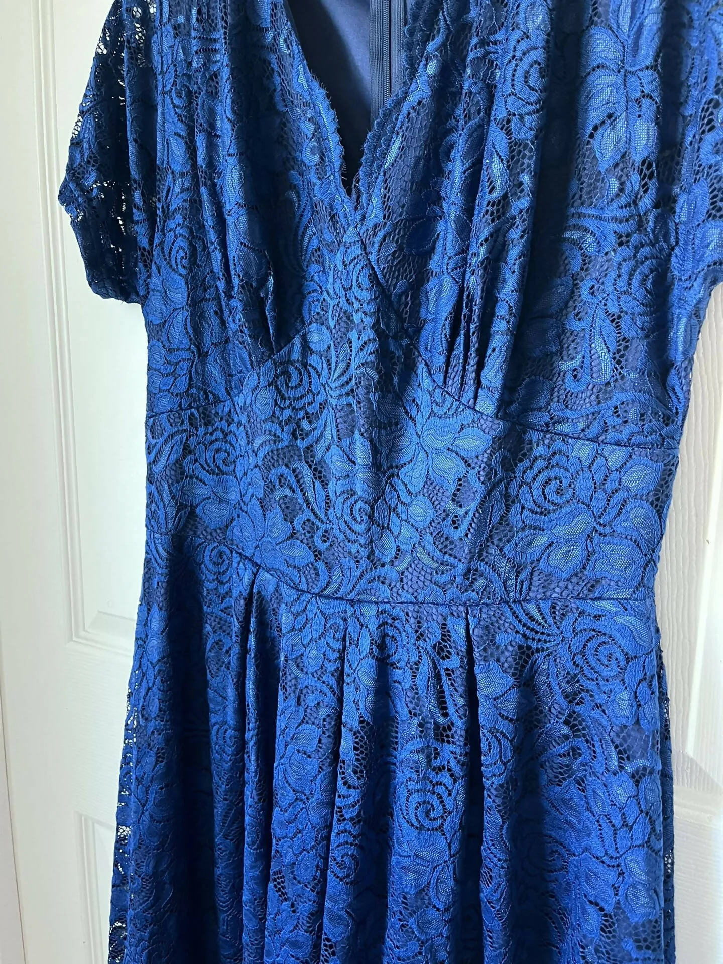 Lace Sleeveless Party Dress