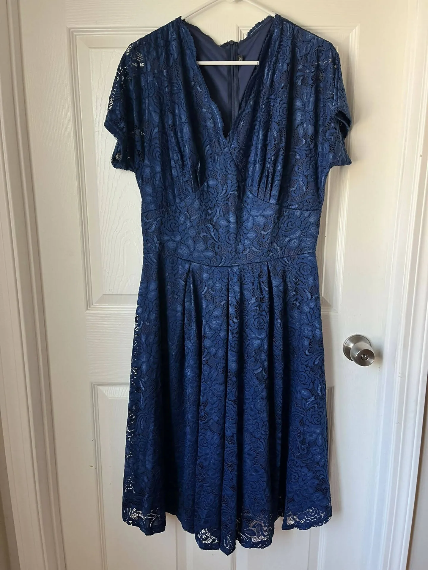 Lace Sleeveless Party Dress