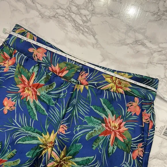 NWT! CeCe Floral Tropical Shorts