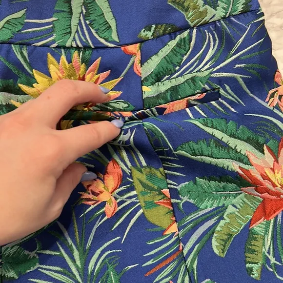 NWT! CeCe Floral Tropical Shorts