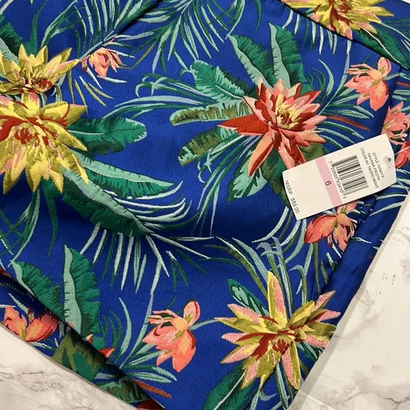 NWT! CeCe Floral Tropical Shorts