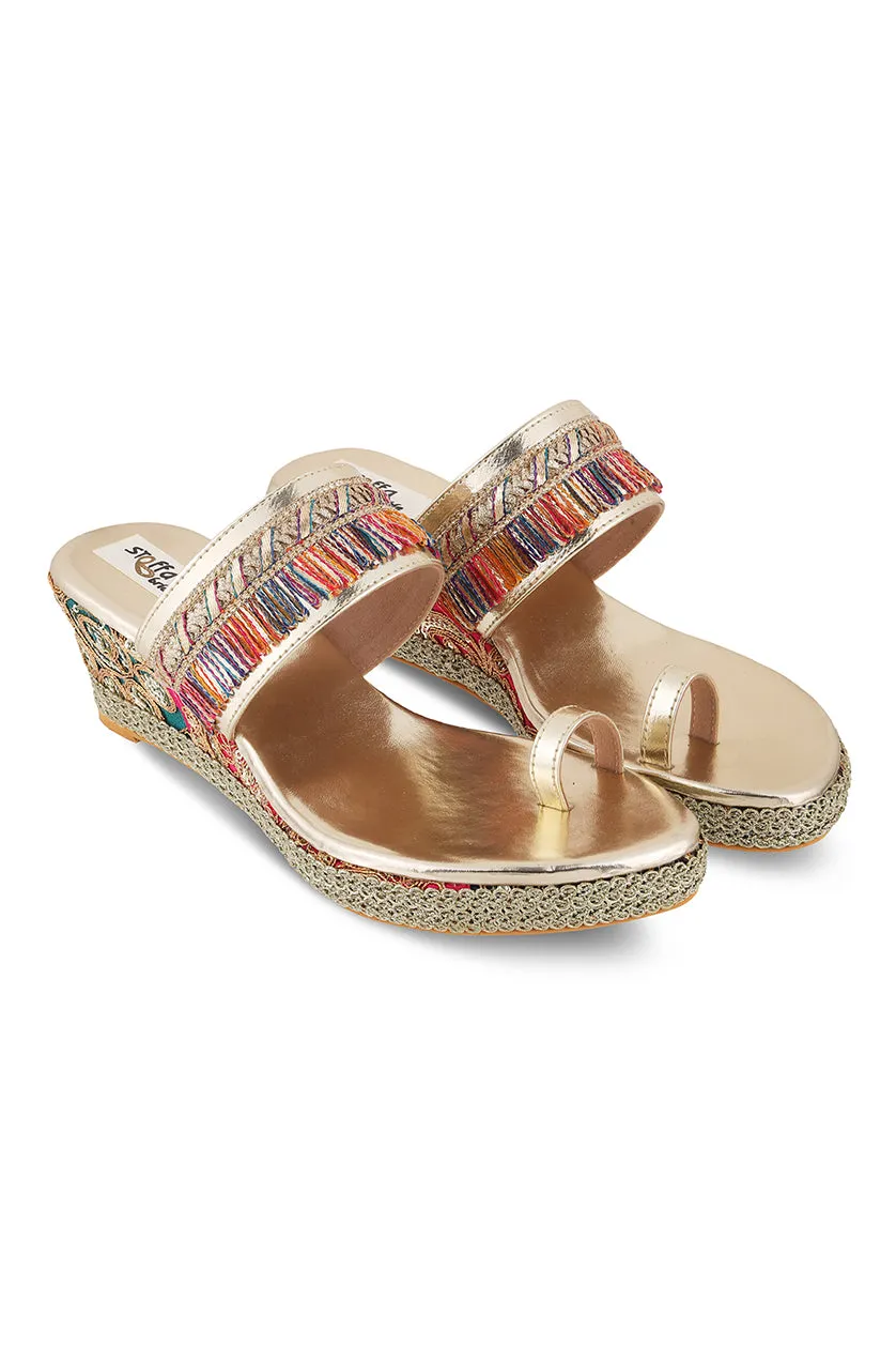 Pastel Brocade Border Low Wedge Light Gold