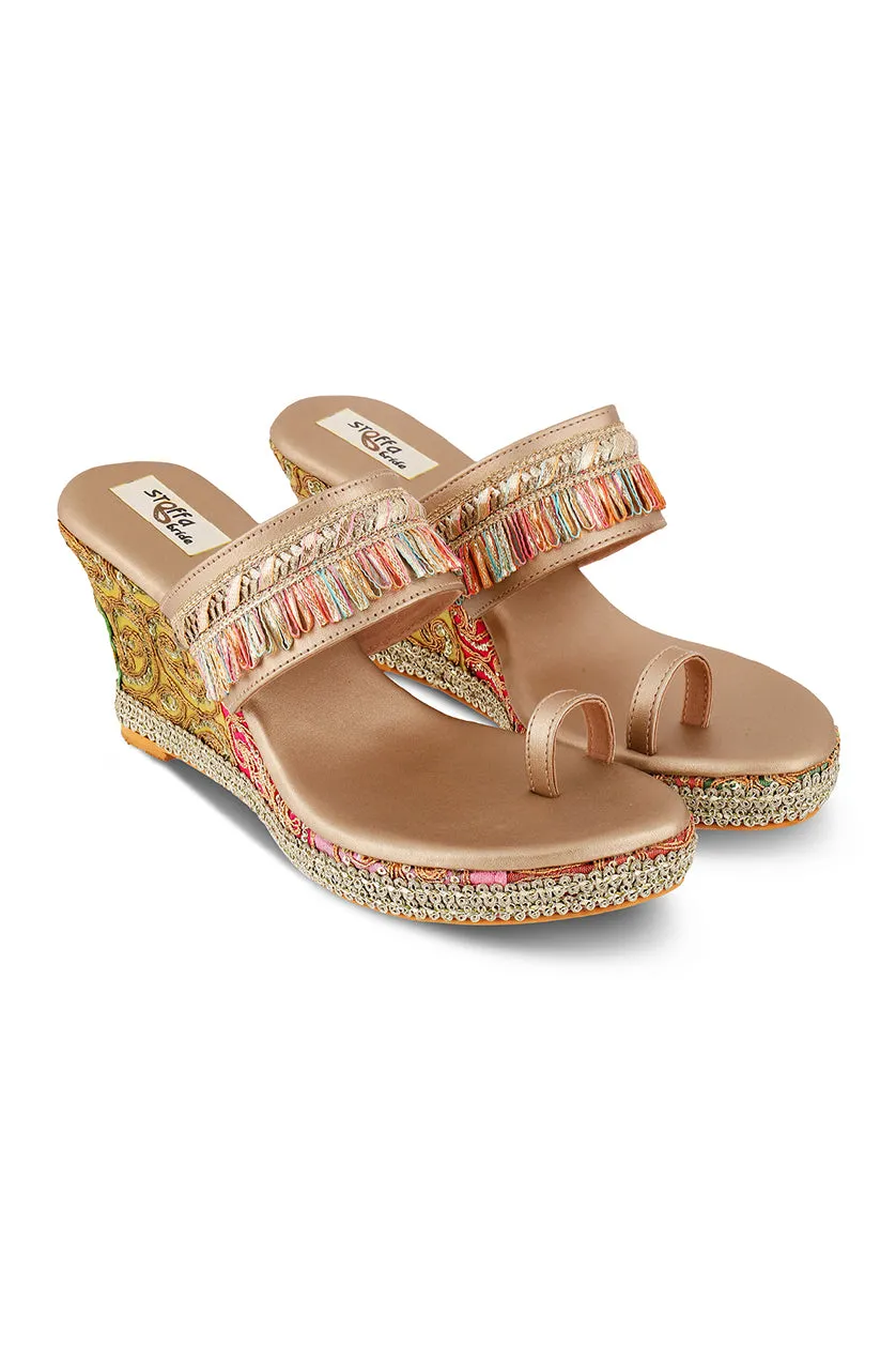 Pastel Brocade Border Wedge Light Gold