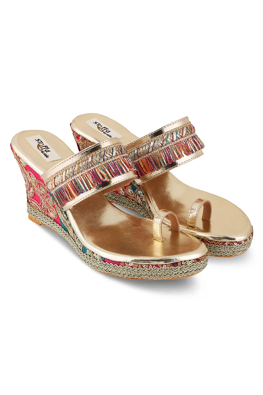 Pastel Brocade Border Wedge Light Gold
