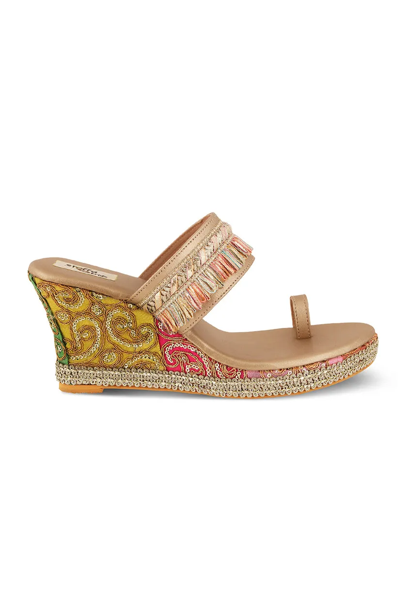 Pastel Brocade Border Wedge Light Gold