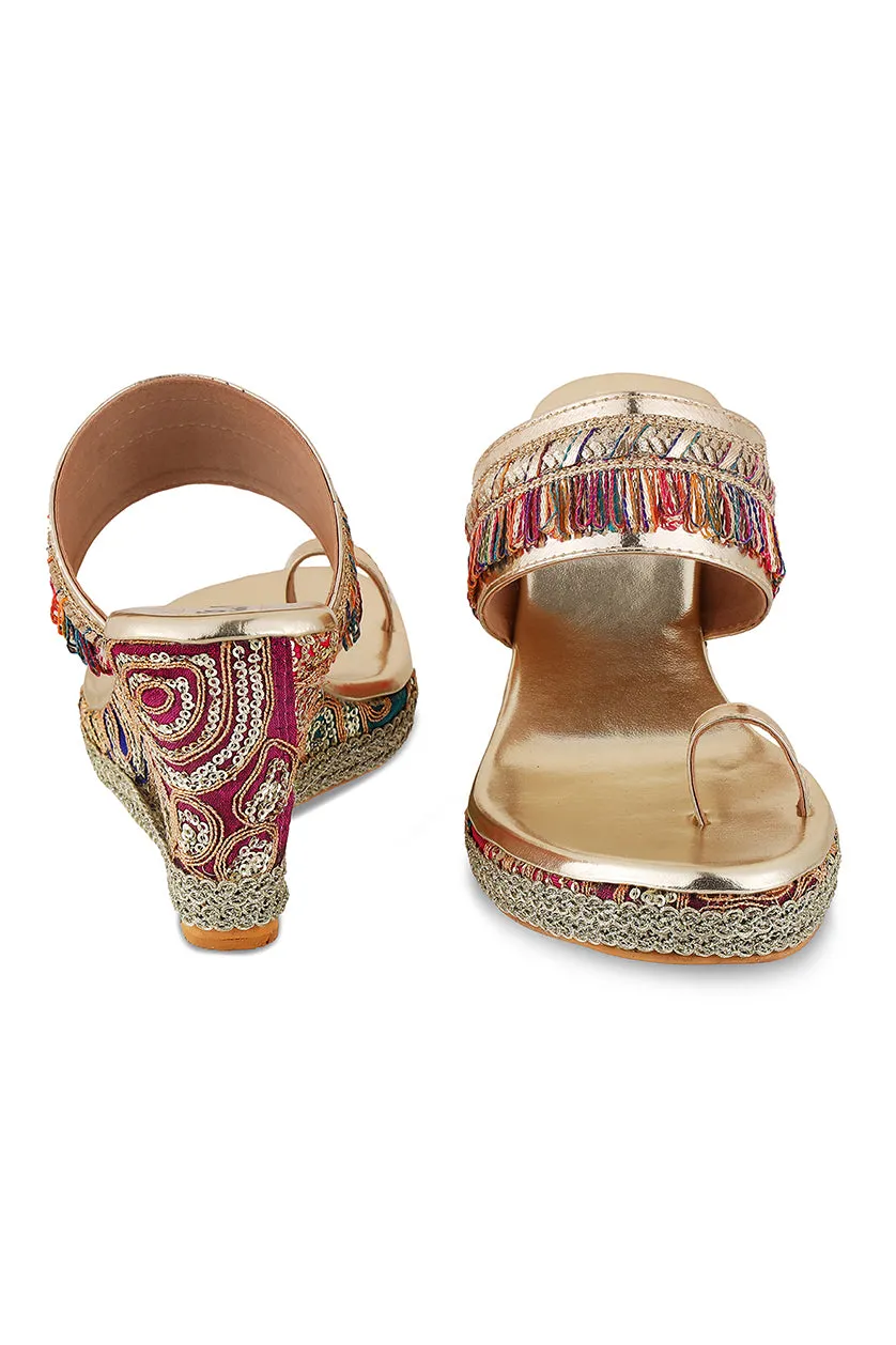 Pastel Brocade Border Wedge Light Gold
