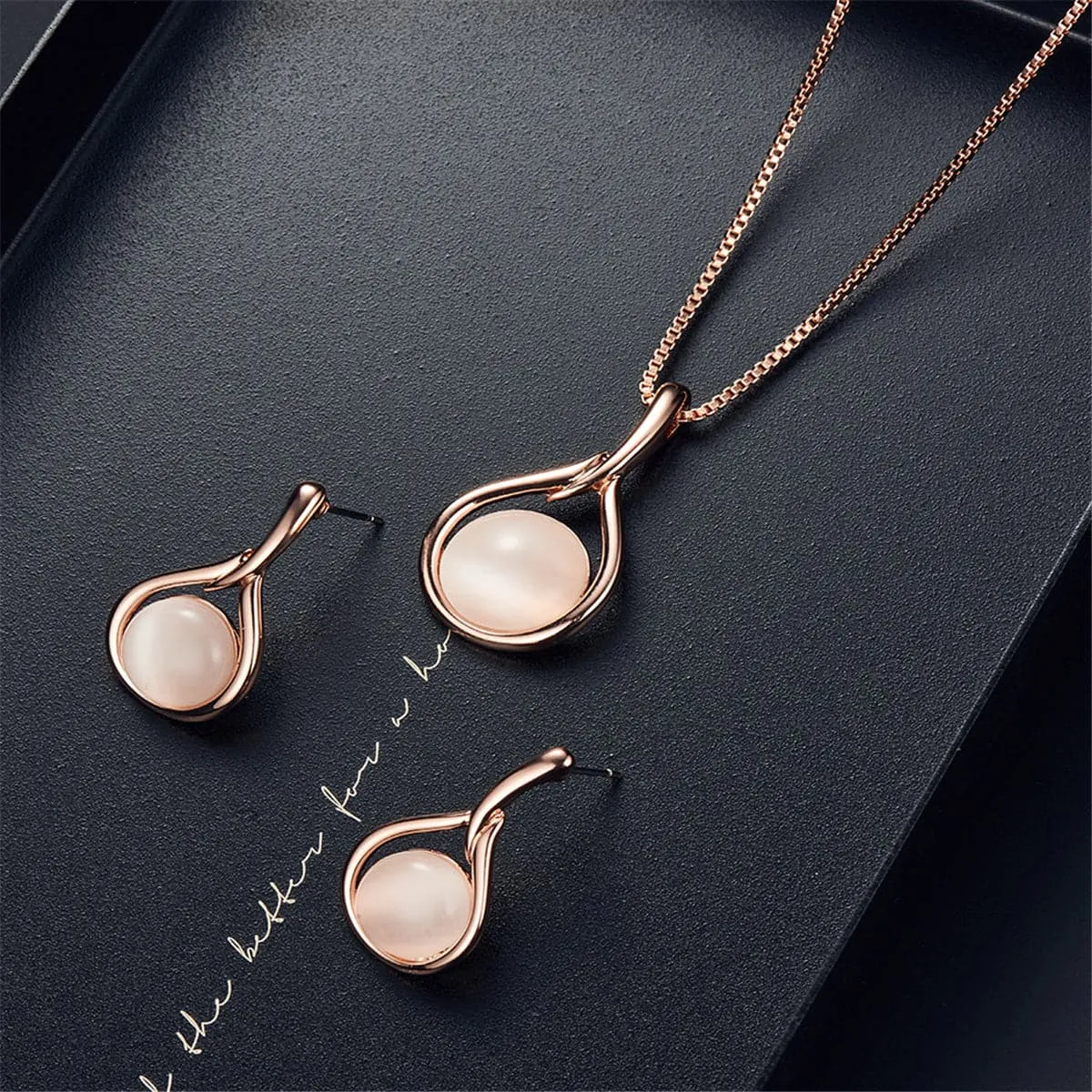 Rose Quartz & Cubic Zirconia Pendant Necklace & Drop Earrings