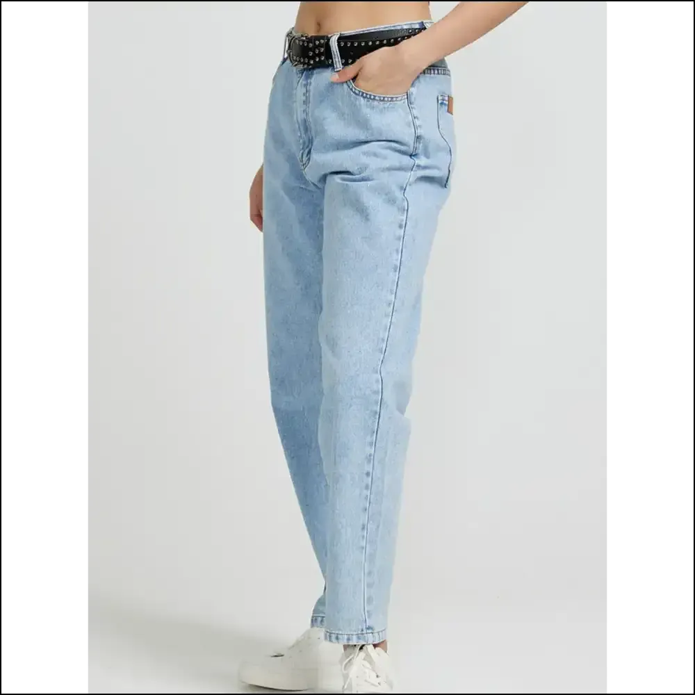 Sassy and Classy: Pocketed Straight Leg Jeans for Hiding Snacks 🍕👖