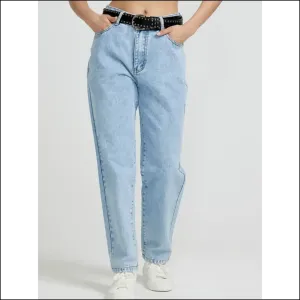 Sassy and Classy: Pocketed Straight Leg Jeans for Hiding Snacks 🍕👖