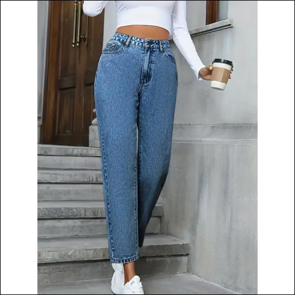 Sassy and Classy: Pocketed Straight Leg Jeans for Hiding Snacks 🍕👖