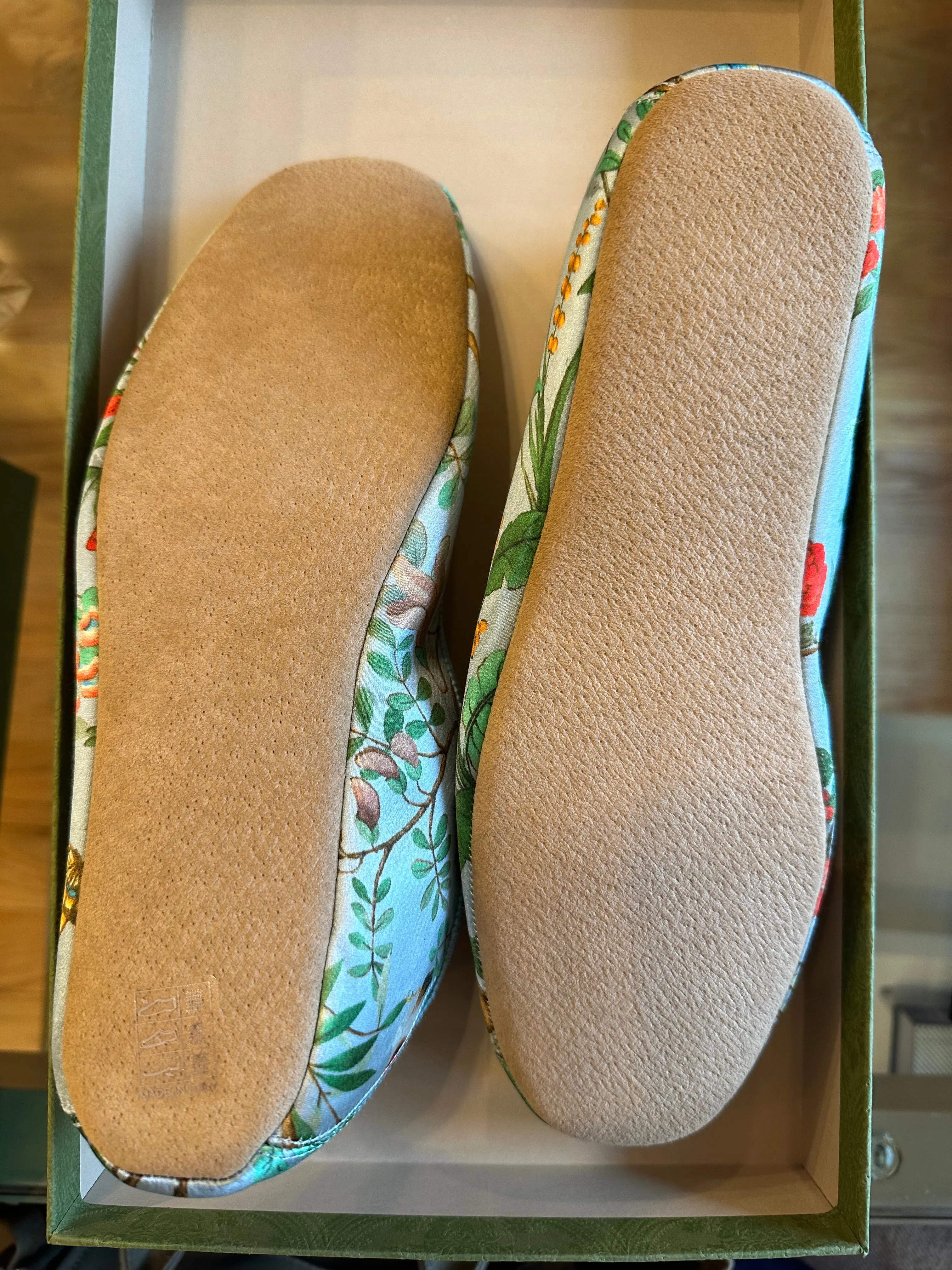 Silk Slippers with Tian Motif