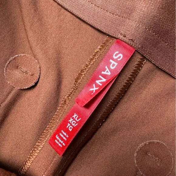 SPANX | On the Go Twill Shorts 4” NWT