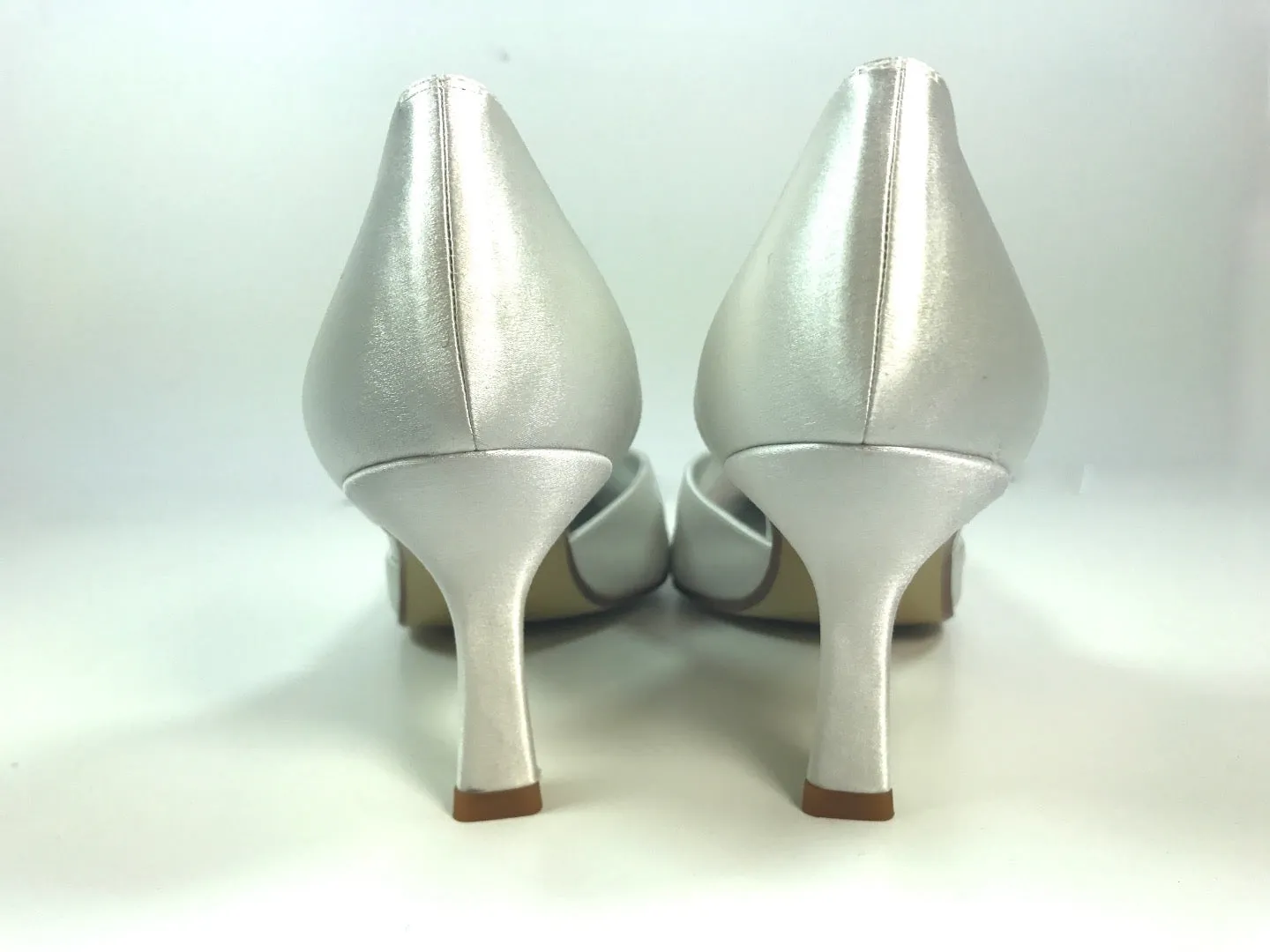 STUART WEITZMAN White Silk Pointed Low Heel with Rhinestones and Bows Size 7 1/2