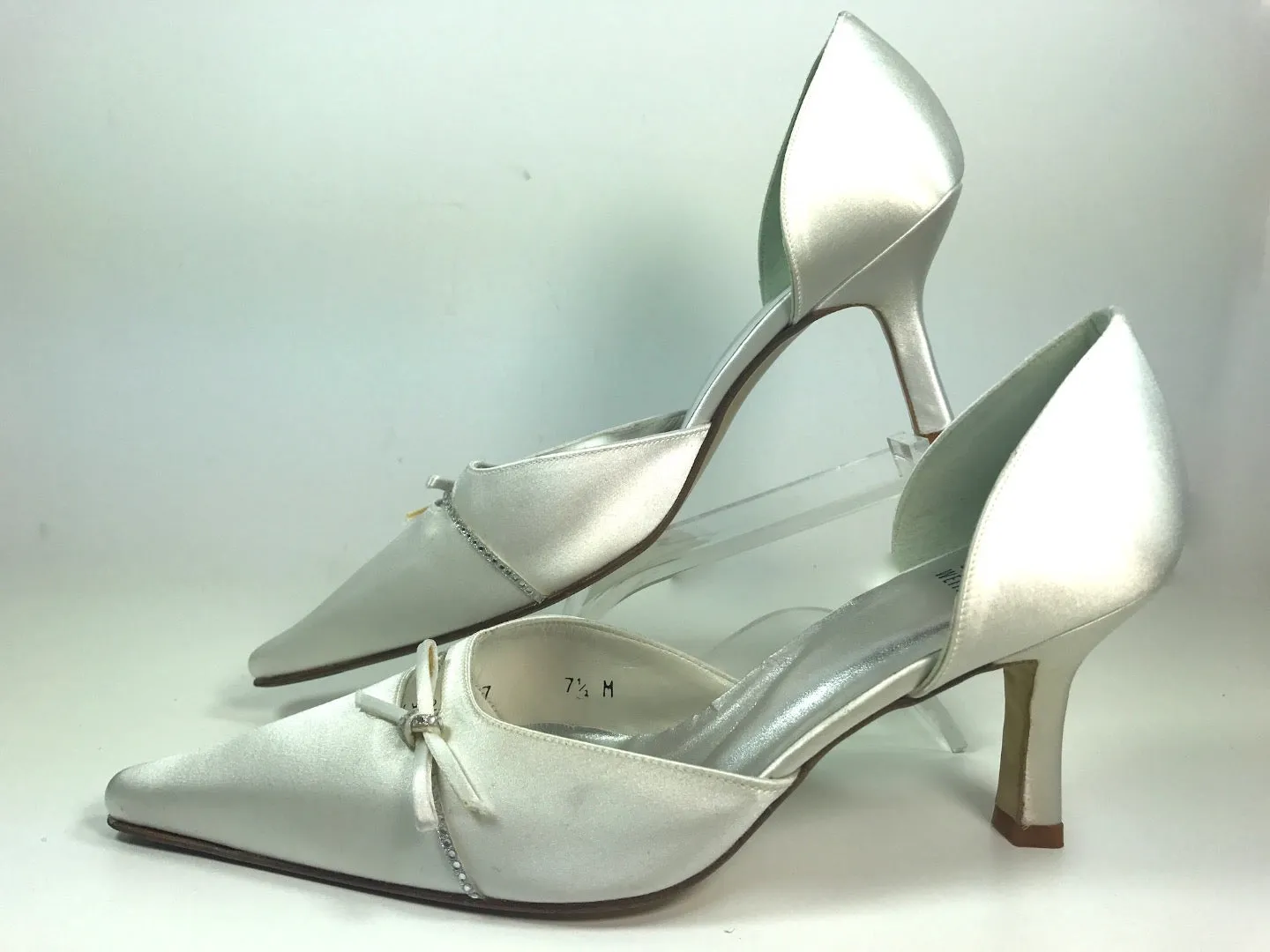 STUART WEITZMAN White Silk Pointed Low Heel with Rhinestones and Bows Size 7 1/2