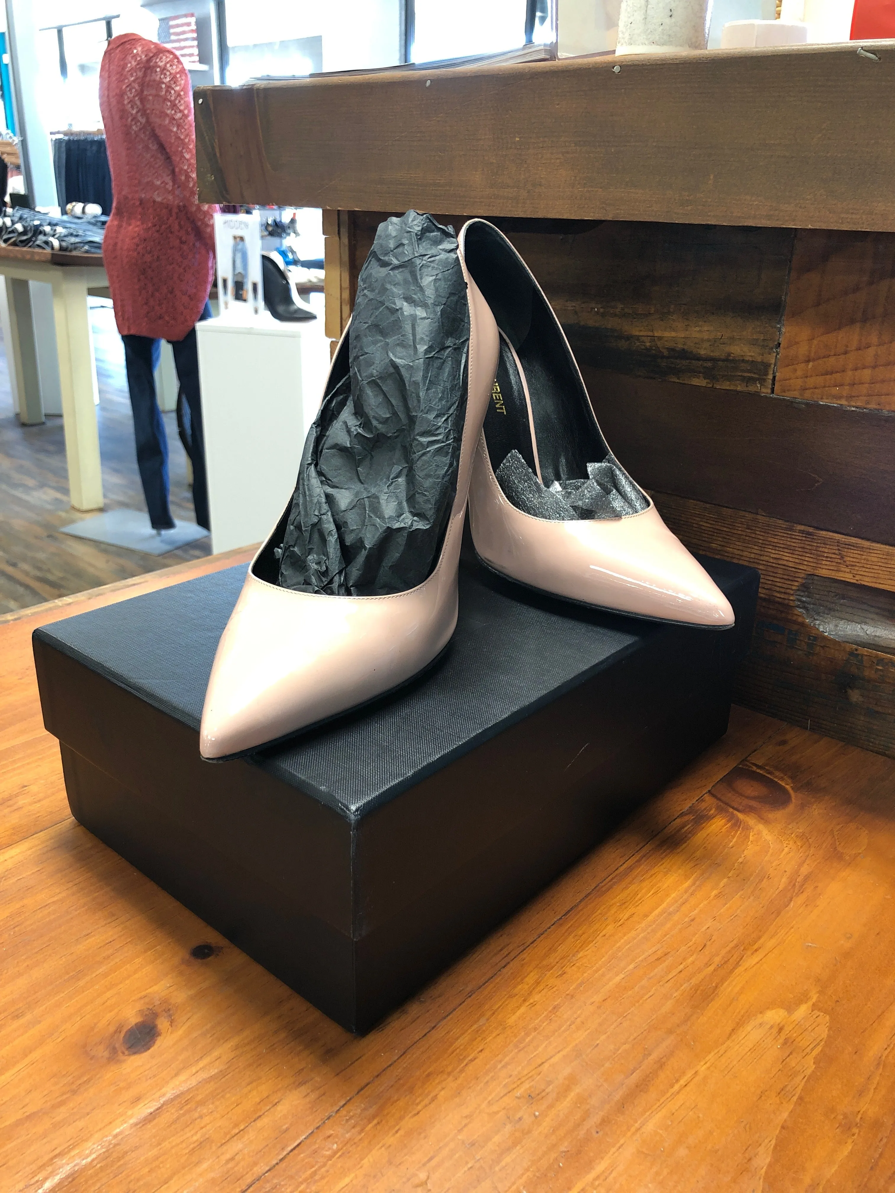 Vitello Vernice Soft Pale Pink Heels (YSL)