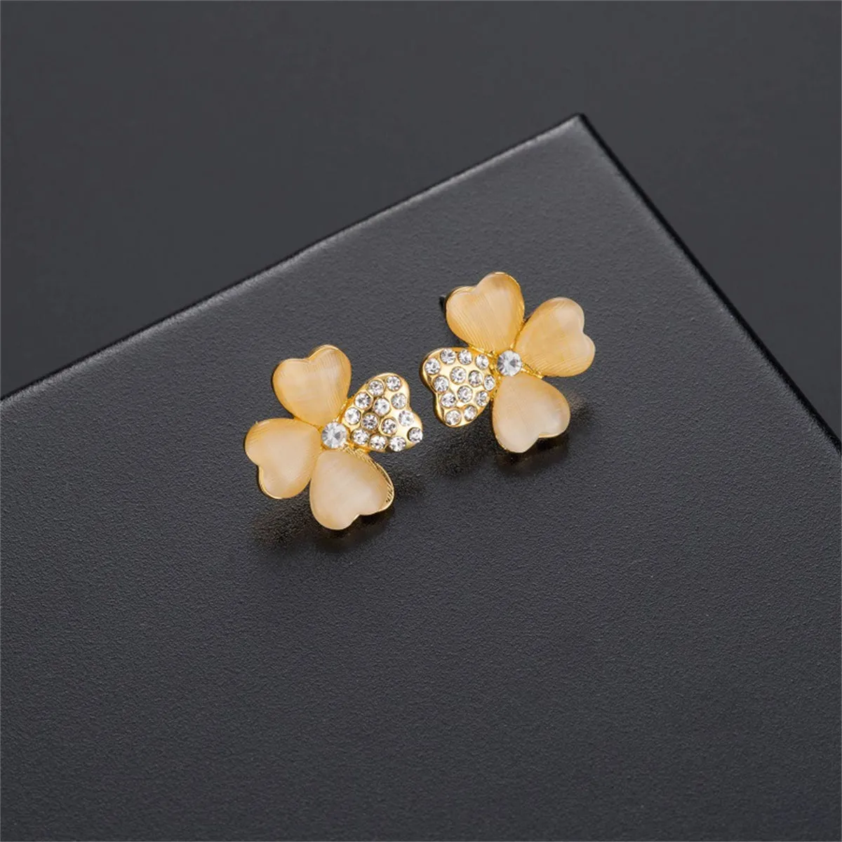 Yellow Rose Quartz & Cubic Zirconia Stud Earrings & Pendant Necklace